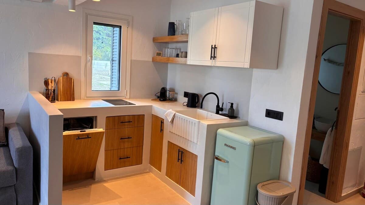 Jasmine — Kitchen 2