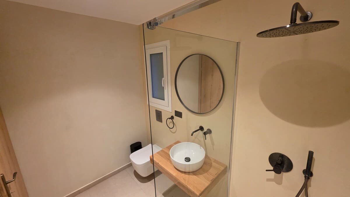 Lemoni — Bathroom 4